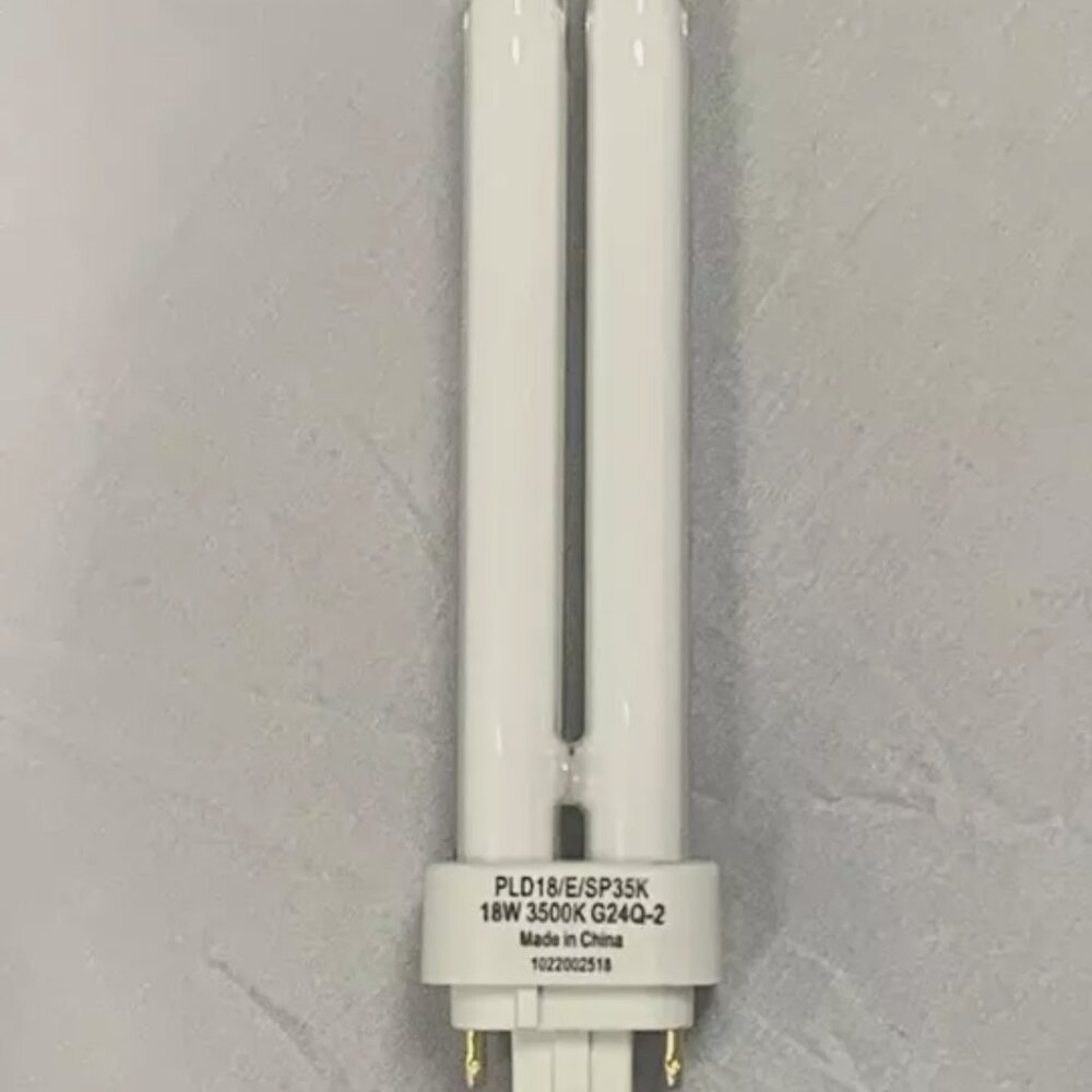 Circle Lighting 18W Compact Fluorescent Lamp Bulb – New